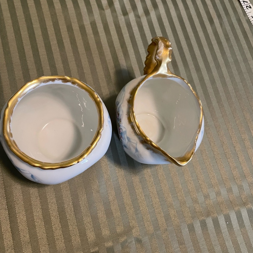 Vintage Gold-Trim Porcelain Creamer and Sugar Set with Floral Wreaths - Picture 8 of 8